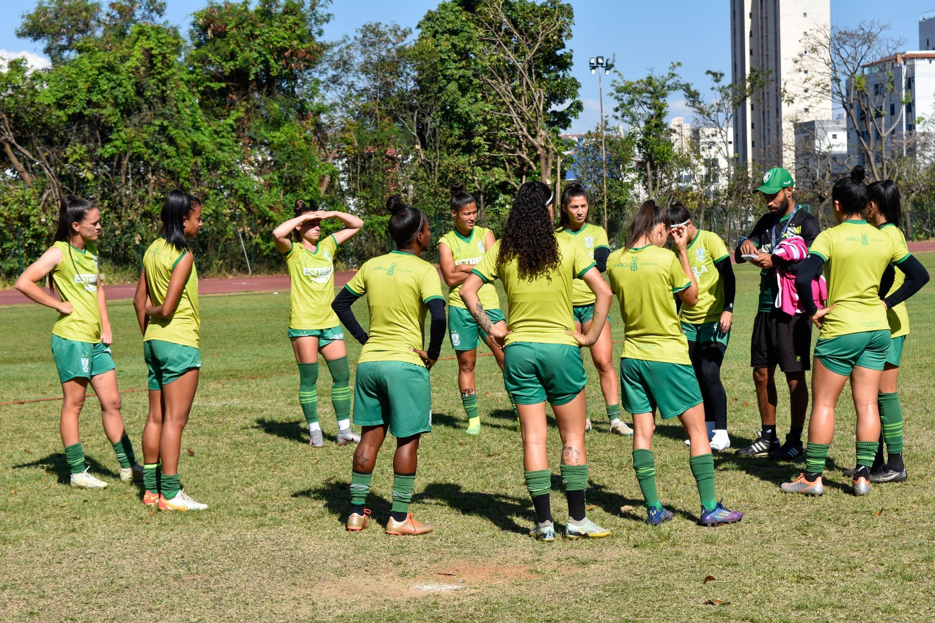 De olho no Campeonato Mineiro, Spartanas iniciam semana com treino