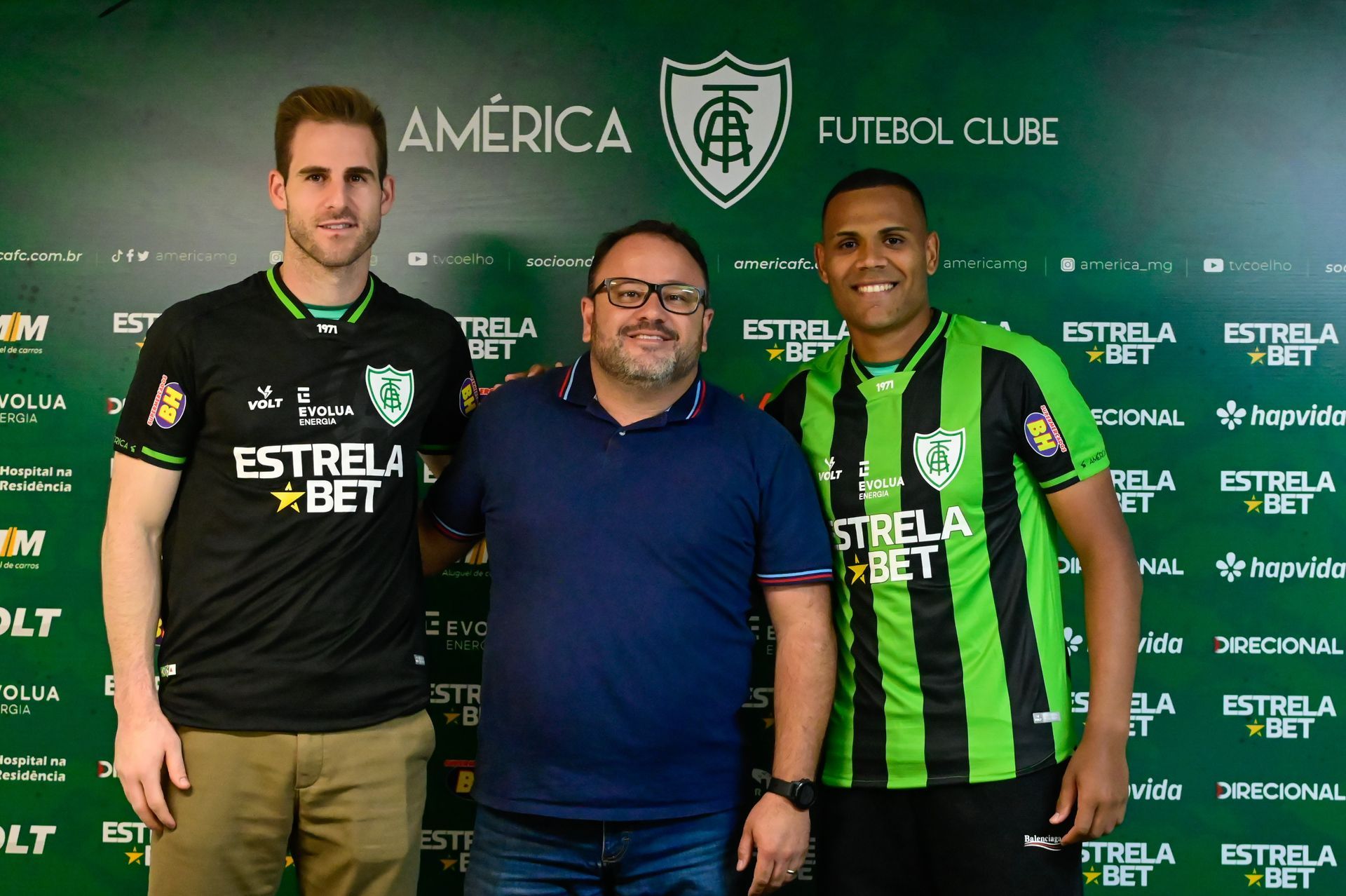 Mateus Pasinato e Mikael s&atilde;o oficialmente apresentados