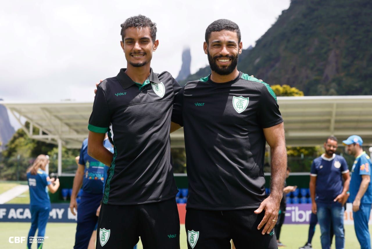 Jorge Victor, técnico das Spartanas, e Yuri Dupin, Analista de Desempenho, marcam presença no primeiro encontro de treinadores da Série A1 da CBF