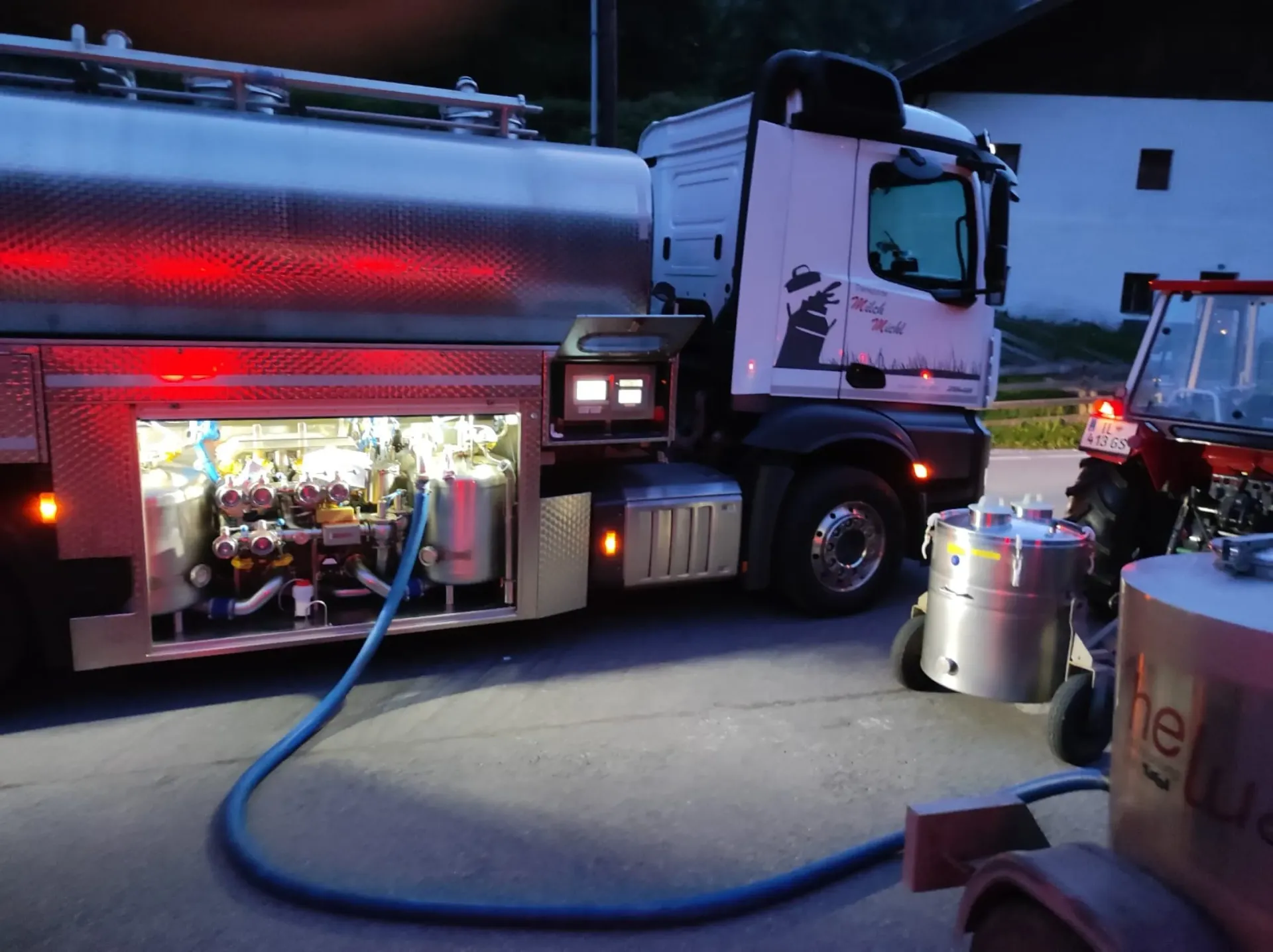 Milch wird befüllt