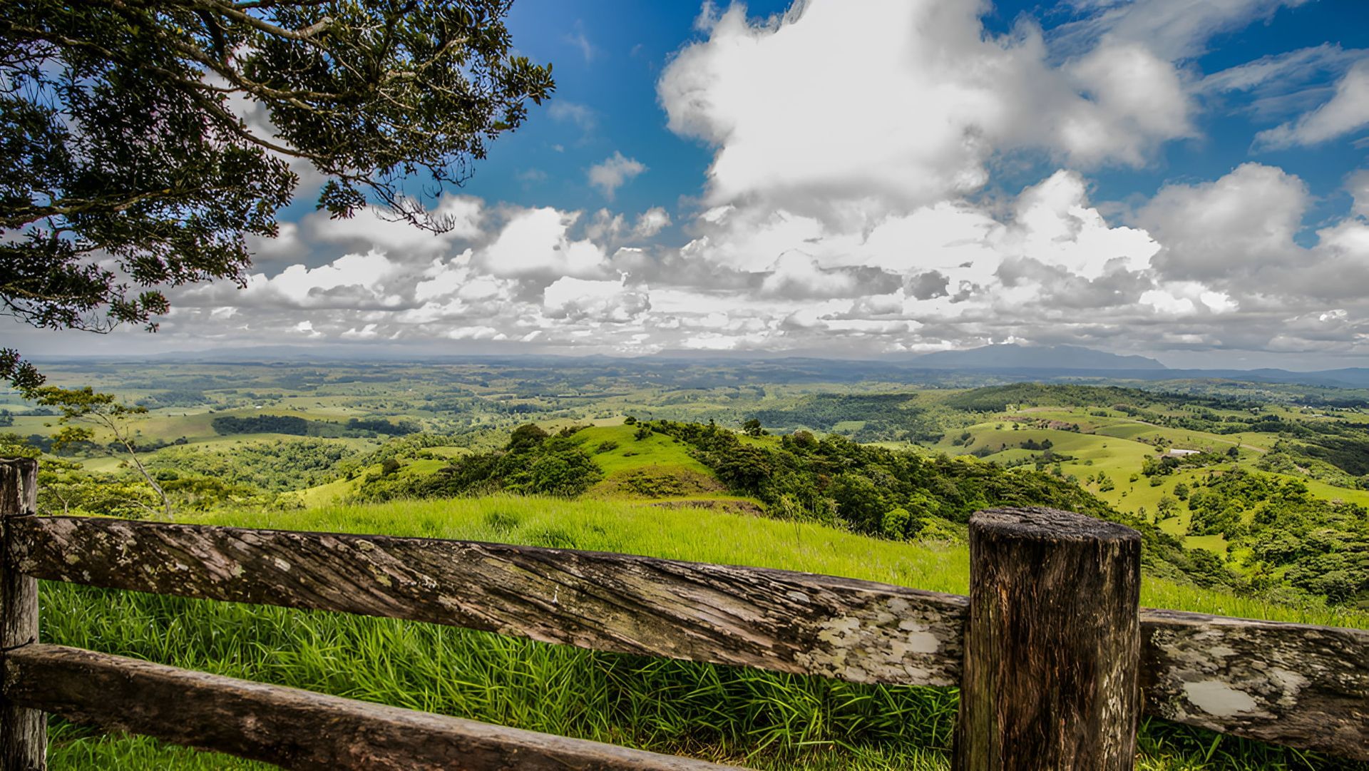 A Wooden Fence With A View Of A Lush Green Hillside - Eclipse Hire in Edmonton QLD