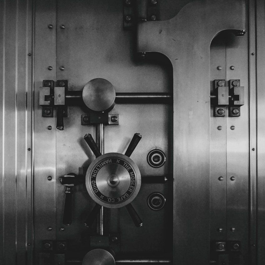 How to Avoid a Frozen Bank Account Article Image