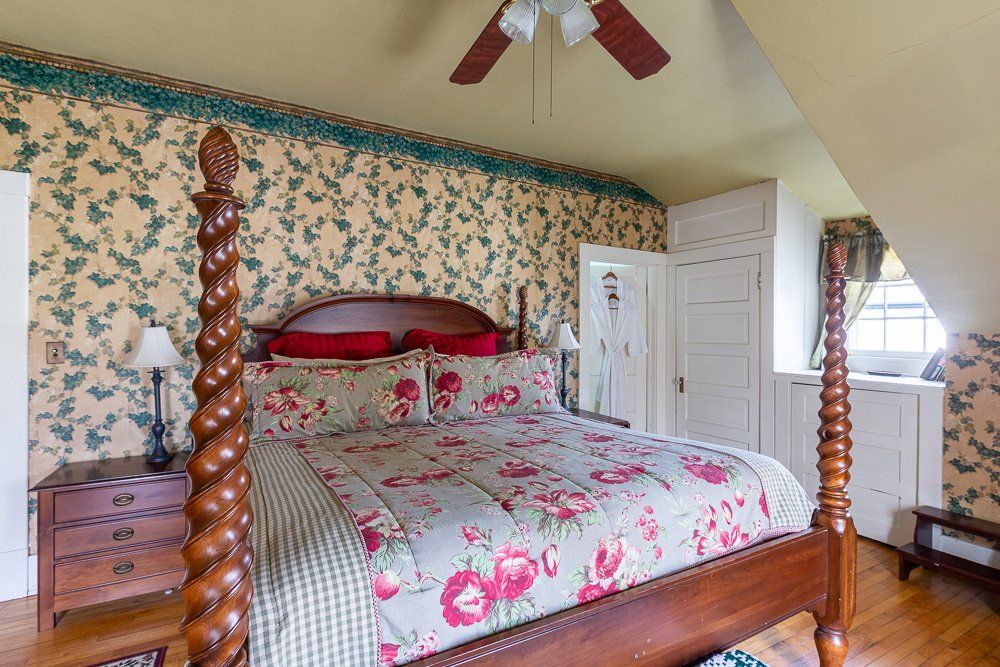 English Ivy Room Bed