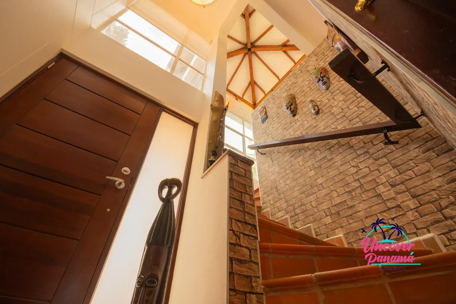 Photo gallery showing the different areas of a luxury 4 bedroom townhouse with 254 m² near Farallón Beach in Costa Blanca Golf & Villas, Panama.