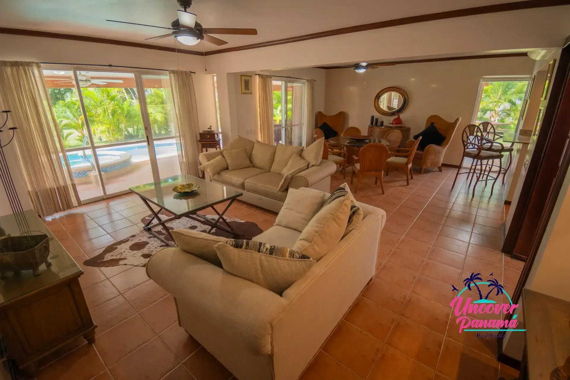 Photo gallery showing the different areas of a luxury 4 bedroom townhouse with 254 m² near Farallón Beach in Costa Blanca Golf & Villas, Panama.