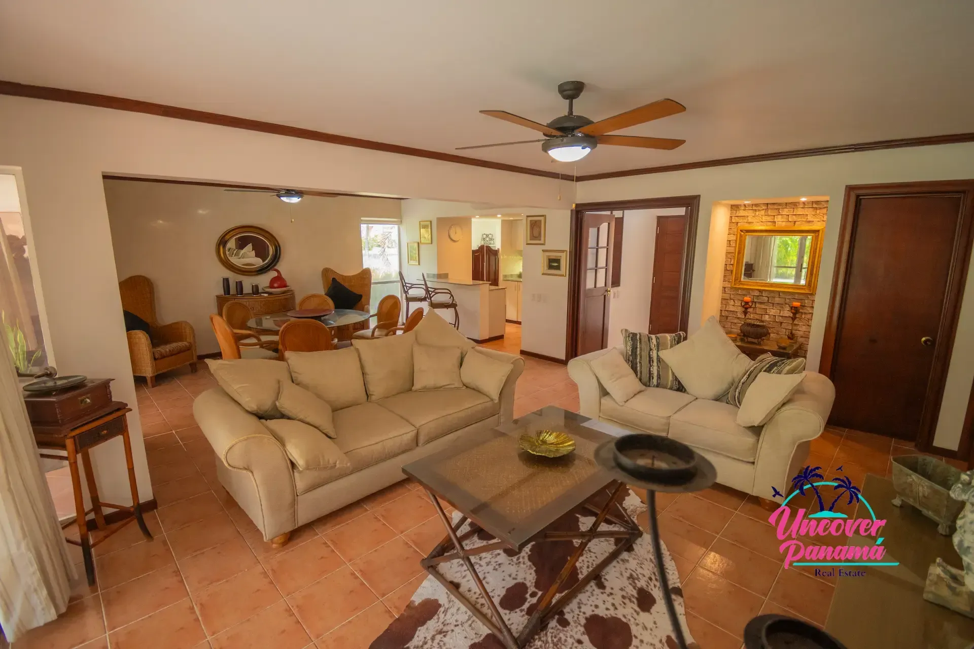Photo gallery showing the different areas of a luxury 4 bedroom townhouse with 254 m² near Farallón Beach in Costa Blanca Golf & Villas, Panama.