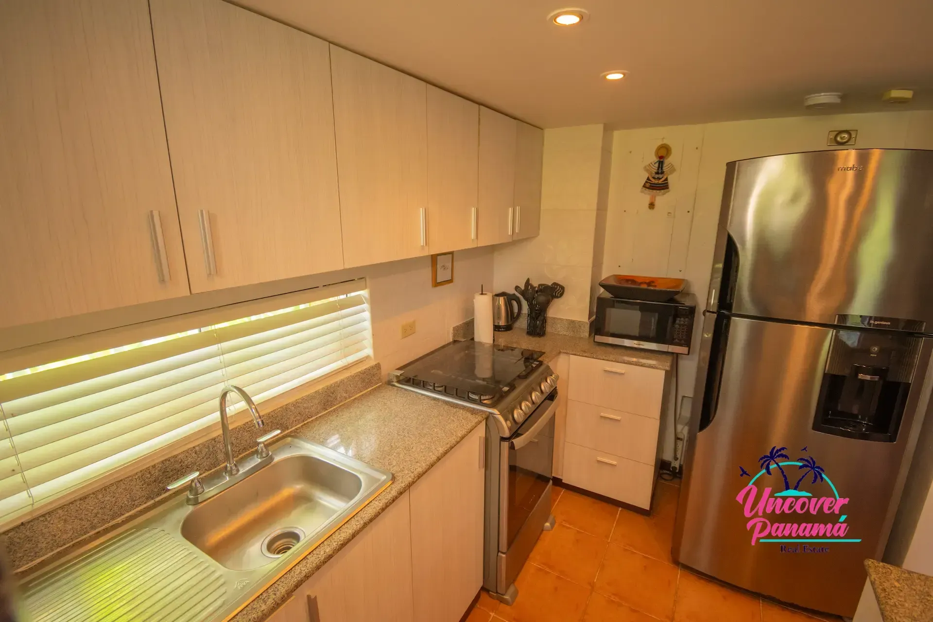Photo gallery showing the different areas of a luxury 4 bedroom townhouse with 254 m² near Farallón Beach in Costa Blanca Golf & Villas, Panama.