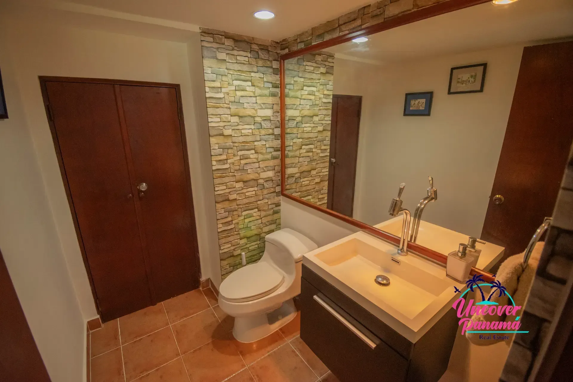 Photo gallery showing the different areas of a luxury 4 bedroom townhouse with 254 m² near Farallón Beach in Costa Blanca Golf & Villas, Panama.