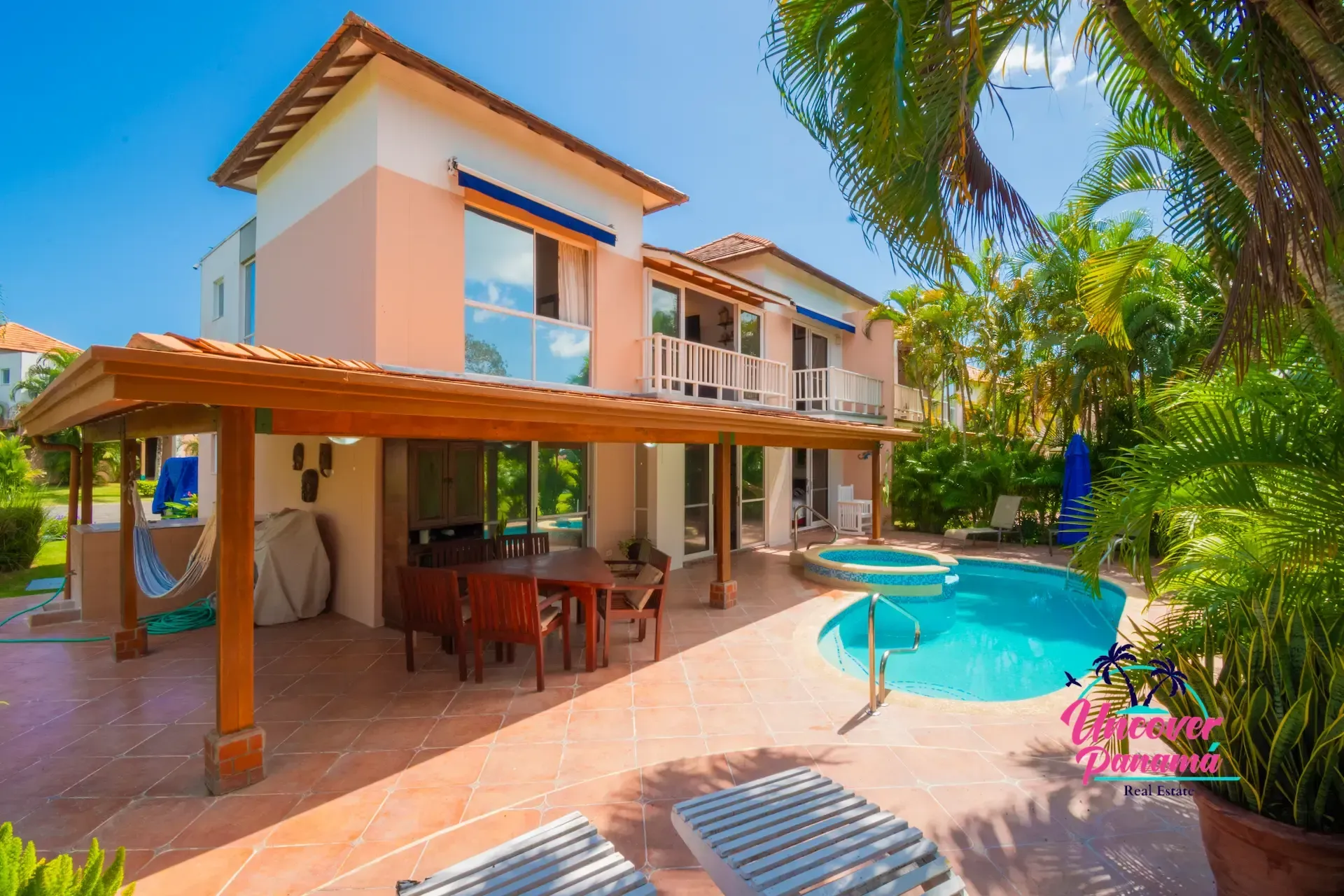 Photo gallery showing the different areas of a luxury 4 bedroom townhouse with 254 m² near Farallón Beach in Costa Blanca Golf & Villas, Panama.
