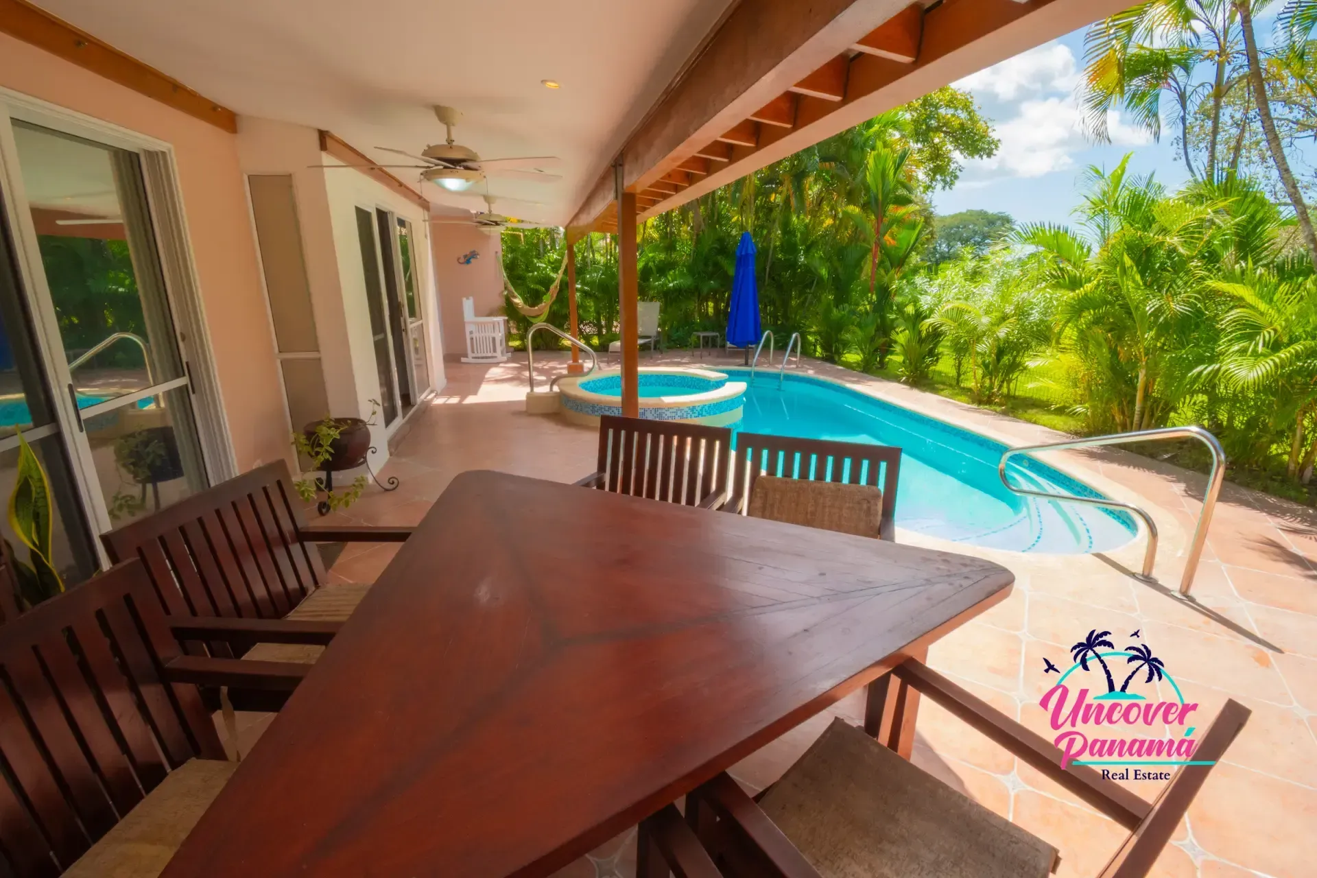 Photo gallery showing the different areas of a luxury 4 bedroom townhouse with 254 m² near Farallón Beach in Costa Blanca Golf & Villas, Panama.
