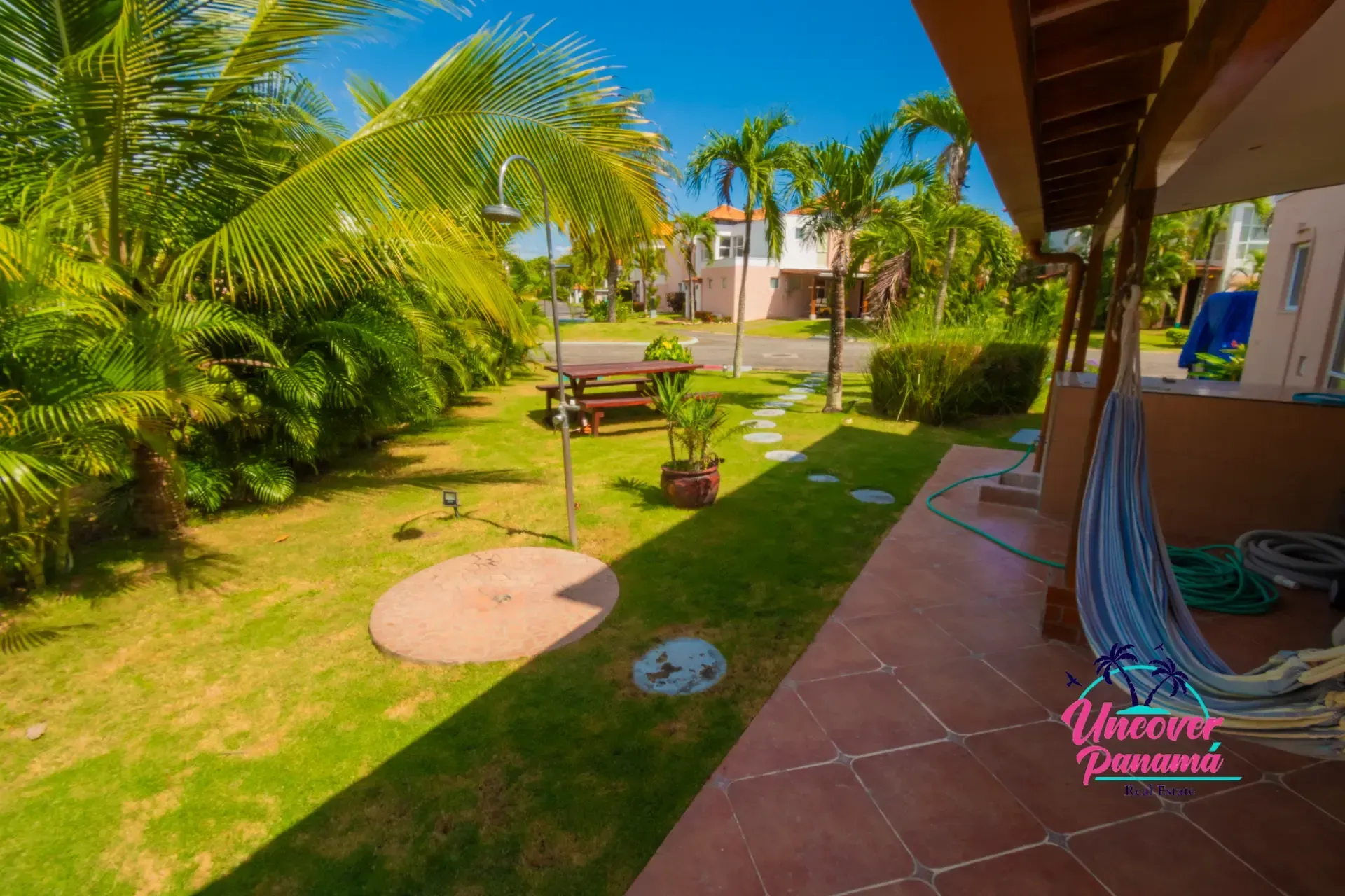 Photo gallery showing the different areas of a luxury 4 bedroom townhouse with 254 m² near Farallón Beach in Costa Blanca Golf & Villas, Panama.