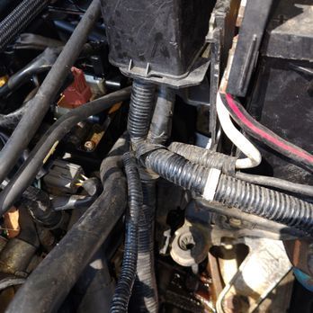 Experienced mobile mechanic performing diagnostics on a vehicle at a home driveway.