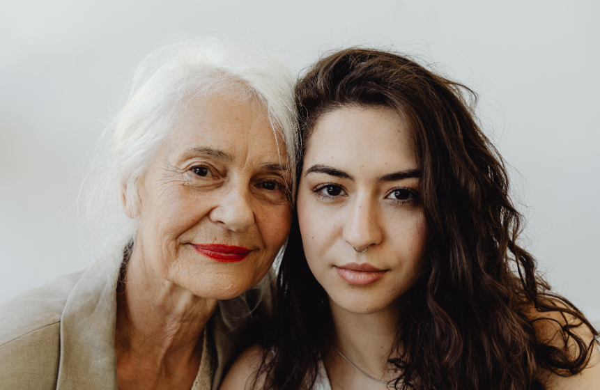 2 Frauen alt und jung