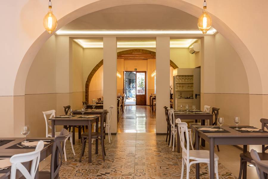 Tuscan restaurant hall