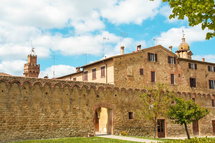 historical buildings in val d'arbia