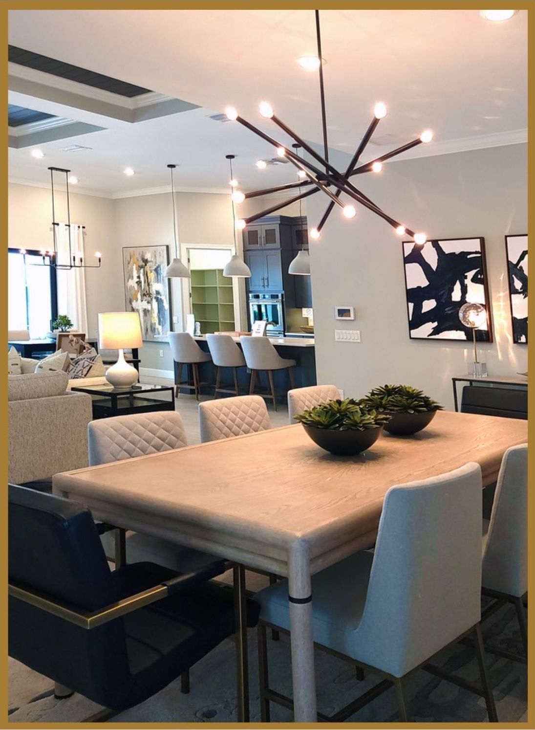 A dining room with a table and chairs and a chandelier hanging from the ceiling.