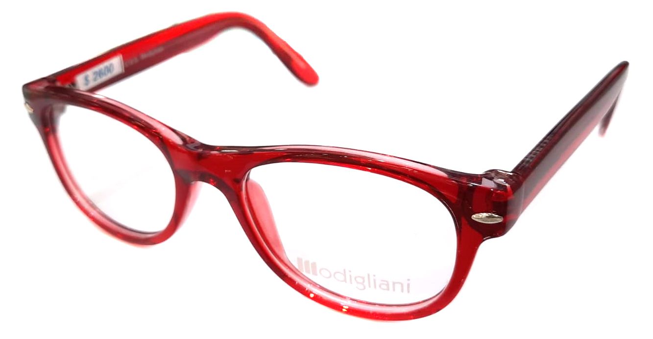 Un par de gafas rojas sobre un fondo blanco.