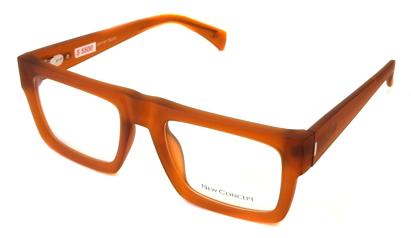 Un par de gafas marrones sobre un fondo blanco.