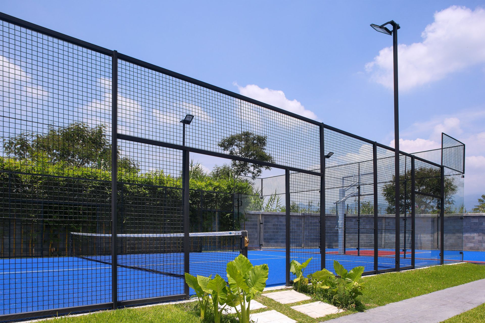 Vista de la cancha de pádel del desarrollo de Oasis Yautepec IV (foto real)