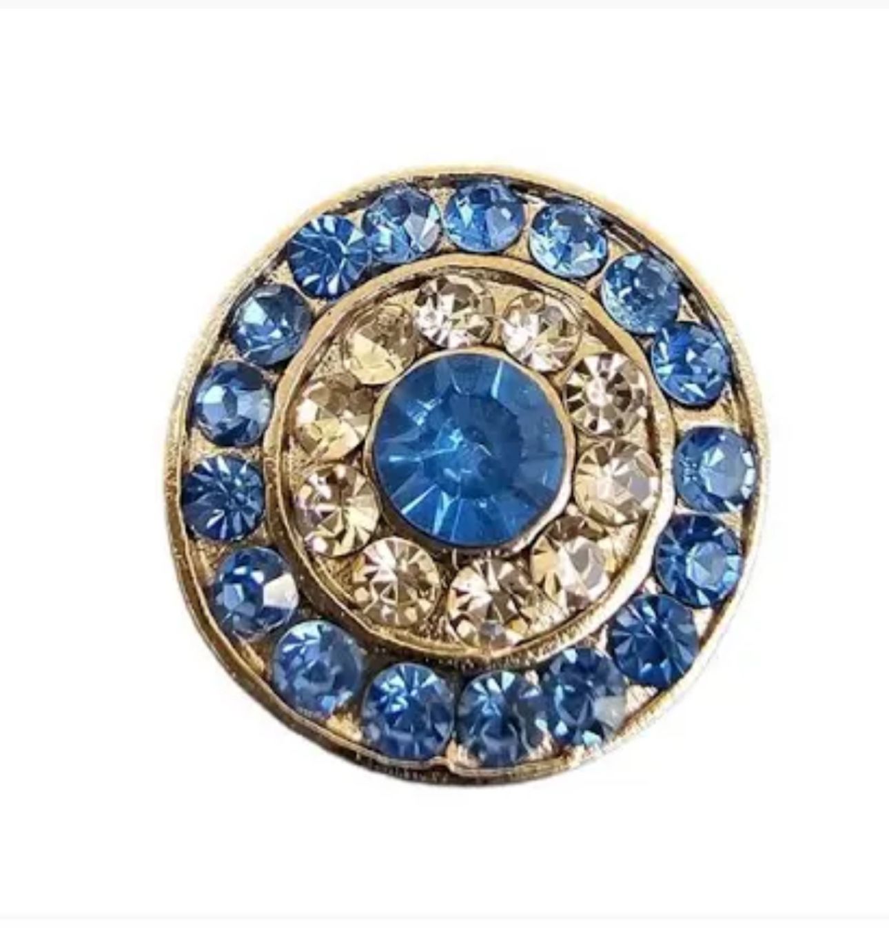 Botón circular joya azul y plata con círculos concéntricos de cristales azules y transparentes.