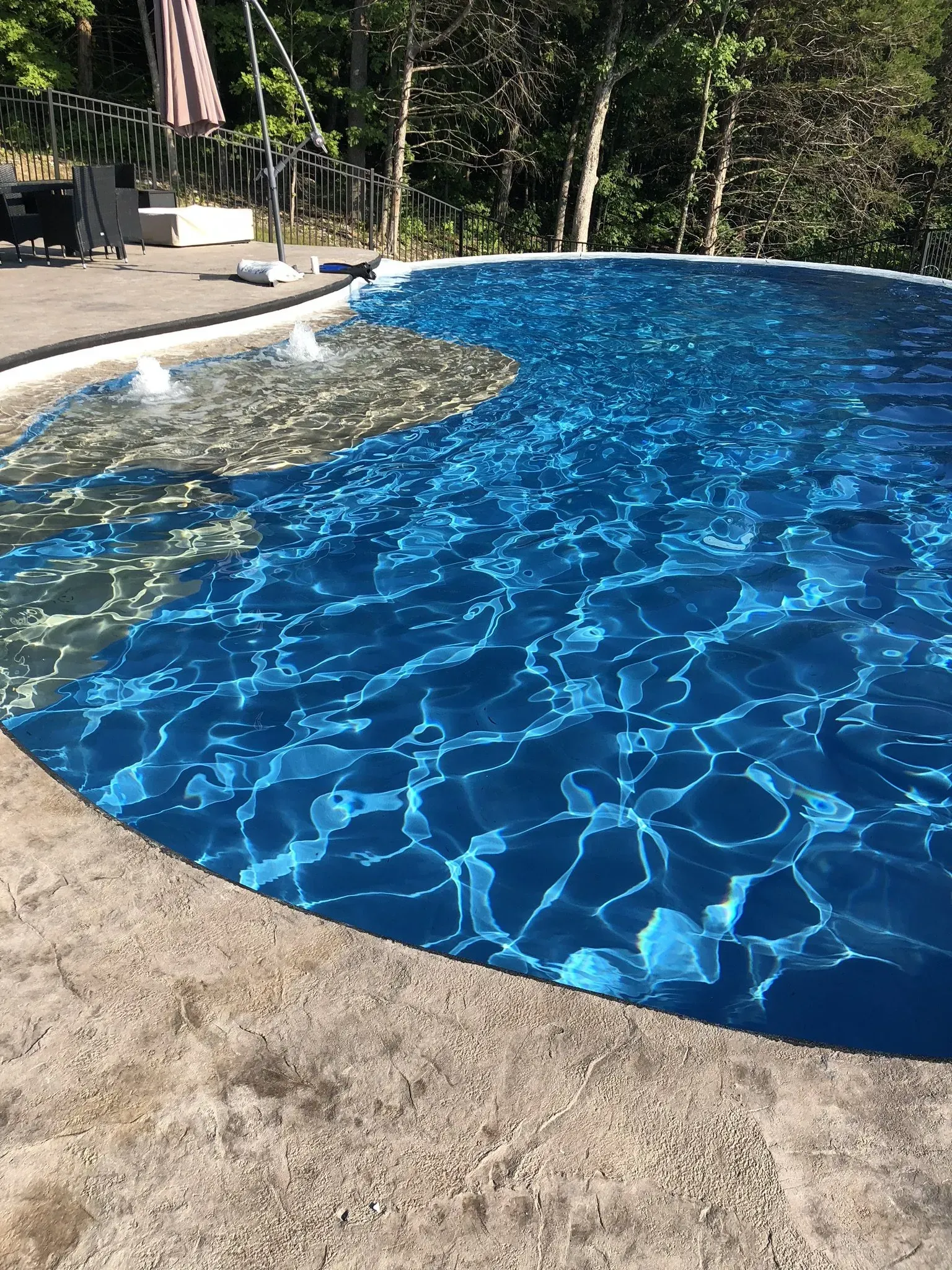 Pool with a water feature on the tanning ledge