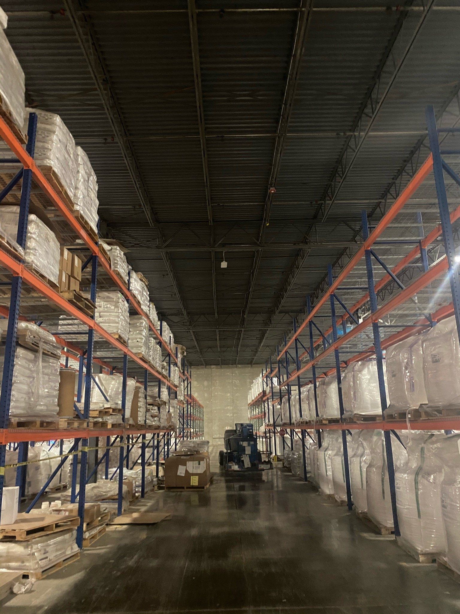 A large warehouse filled with lots of shelves and boxes.