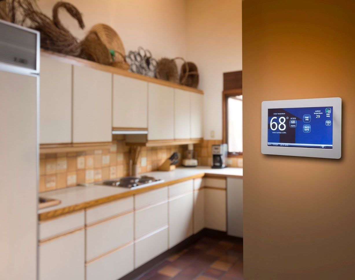 A kitchen with a thermostat that reads 68 degrees