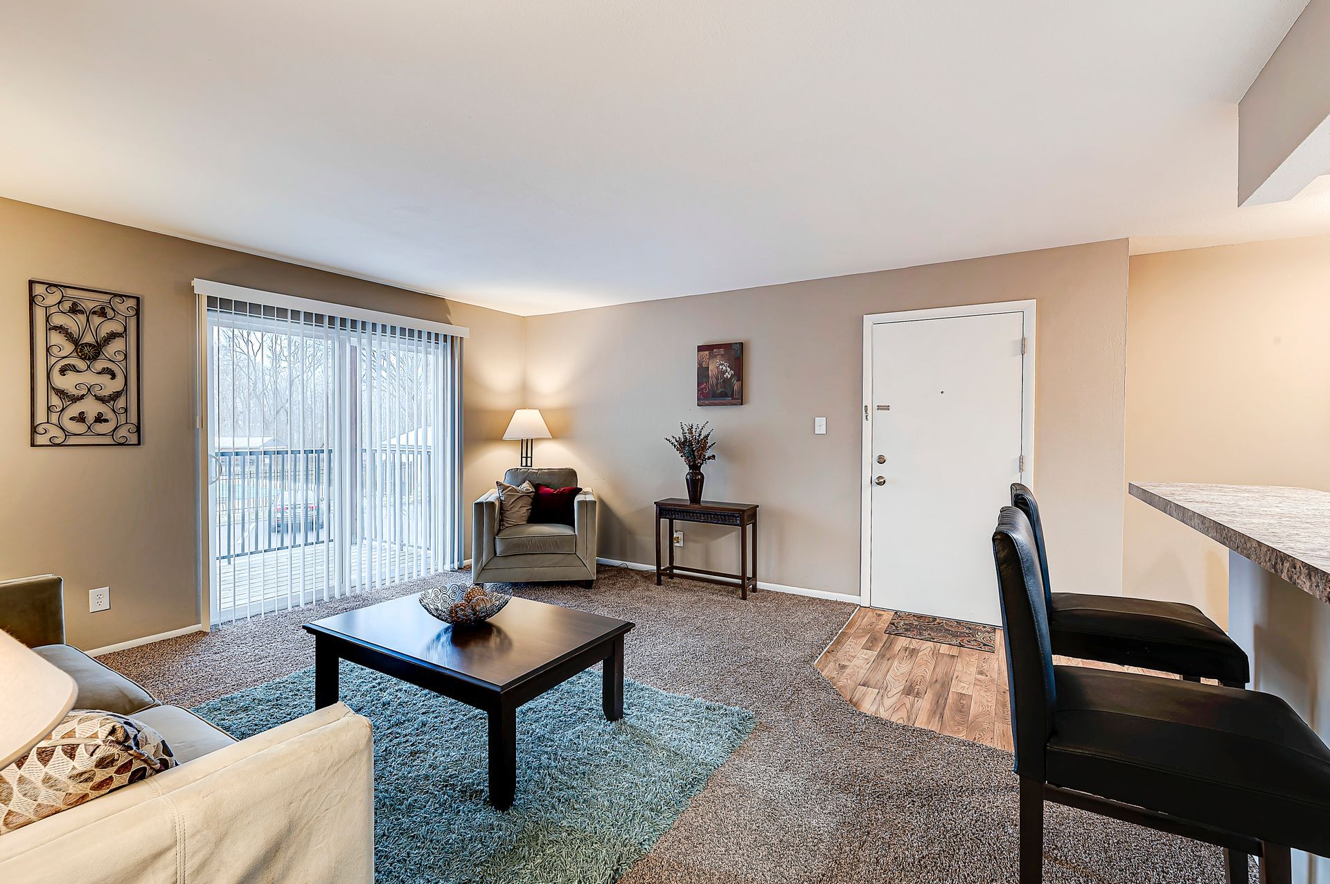 Aspen Pointe Apartment living area