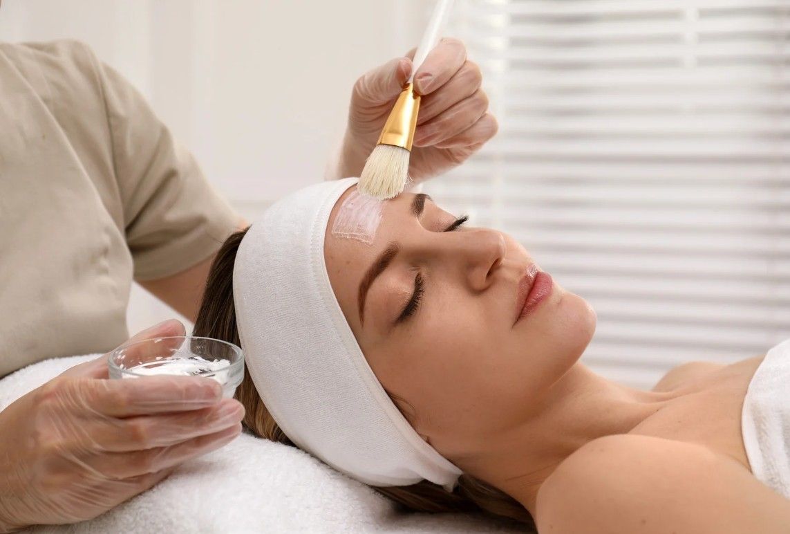 The Skin Studio applying Azelaic acid serum.