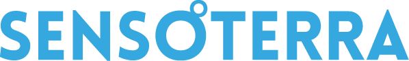Het SENSOTERRA-logo in blauwe tekst met een gestileerde cirkelvormige stip boven de tweede 