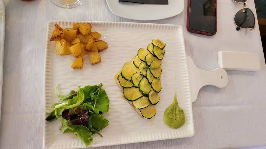 piatto con verdure locali