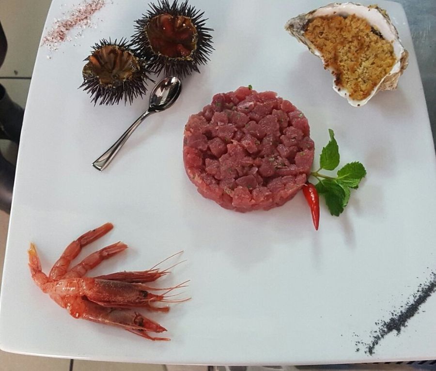 portata di cucina moderna a base di pesce