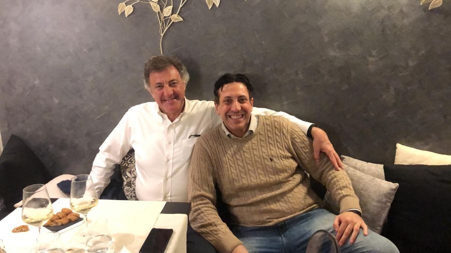 proprietario del ristorante con Luca Barbareschi
