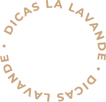 Dicas la lavande está escrito em um círculo sobre um fundo branco.