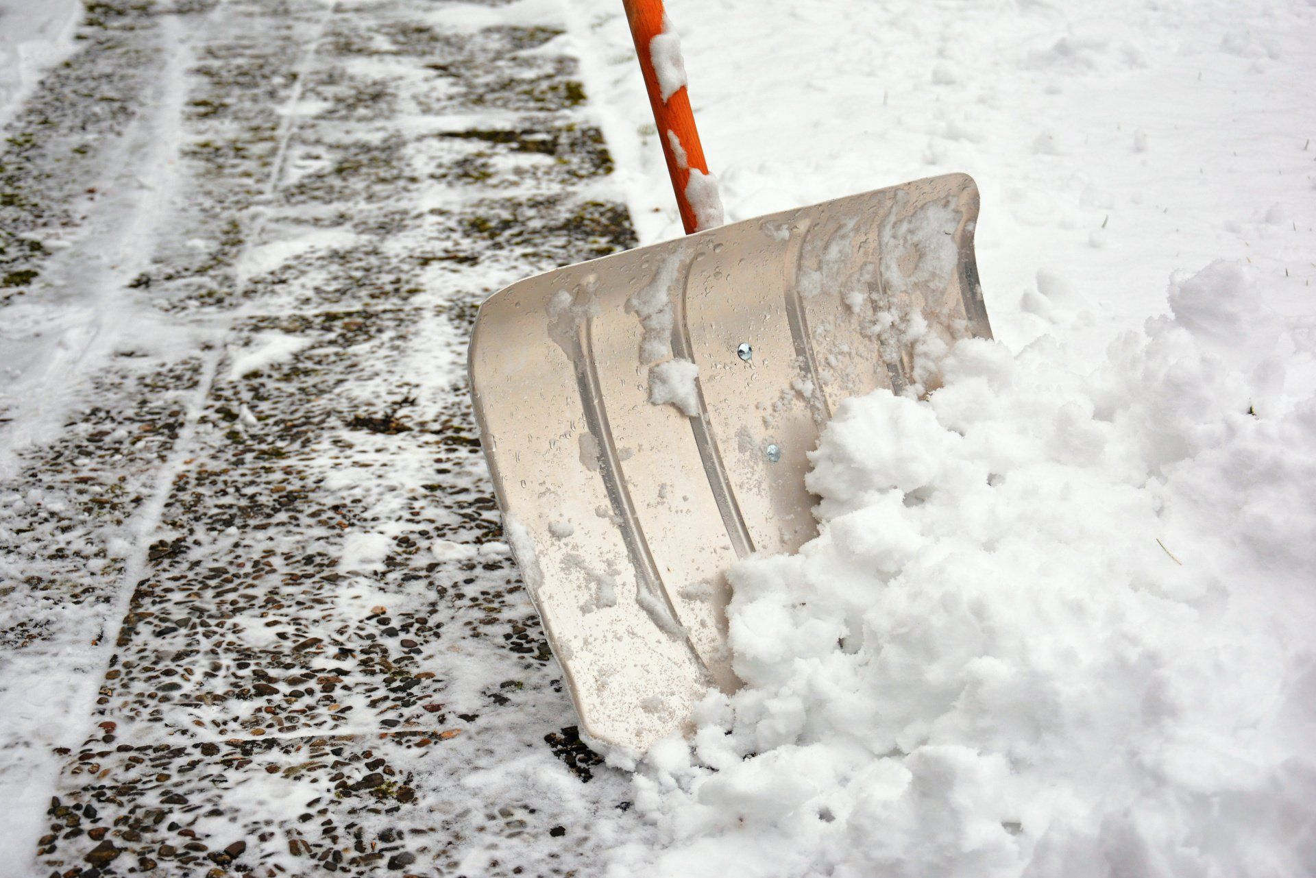 Gehsteig frei schaufeln im Winter