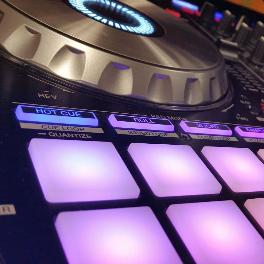 DJ