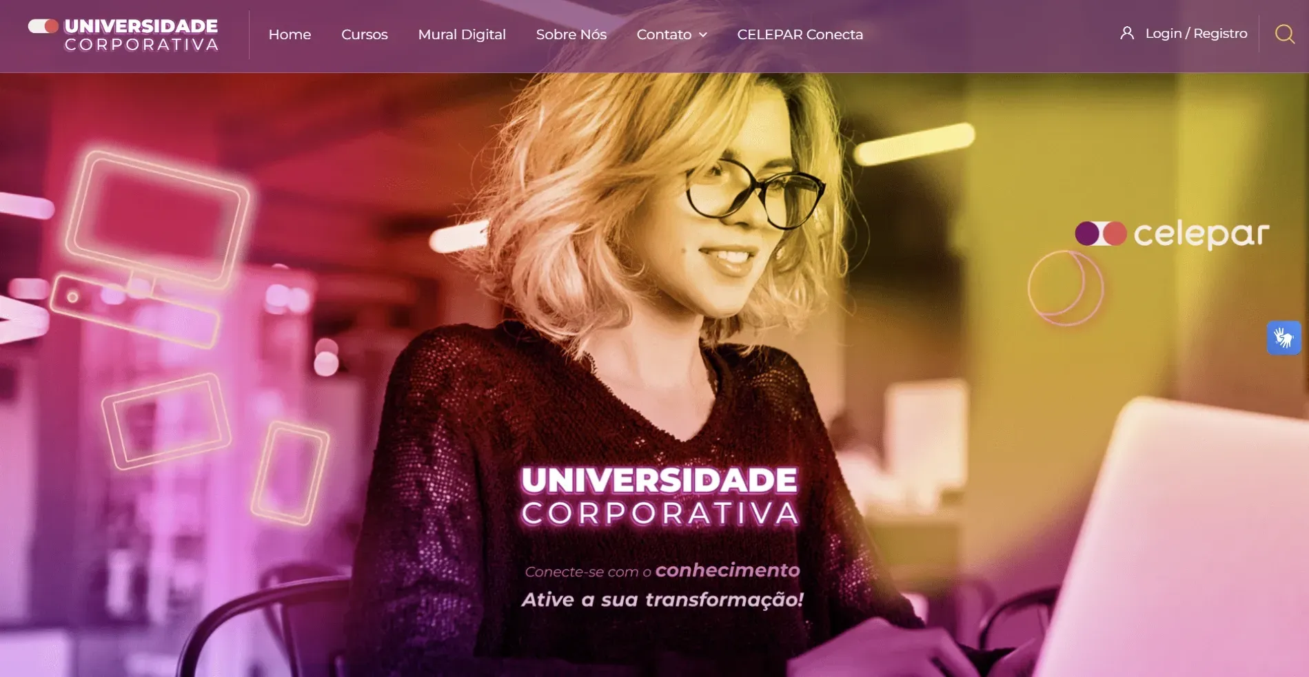 Mulher trabalhando em um laptop com o logotipo da