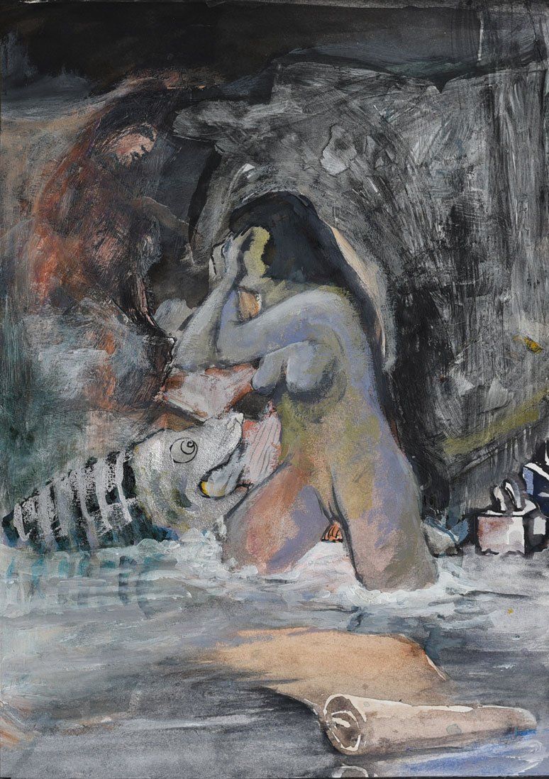 Een schilderij toont een figuur die knielt naast een grote, gestreepte vis nabij een rotsachtige, schemerige kustlijn.