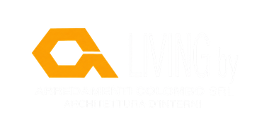 Logo geometrico arancione a forma di esagono con testo grigio tenue sottostante su sfondo bianco.