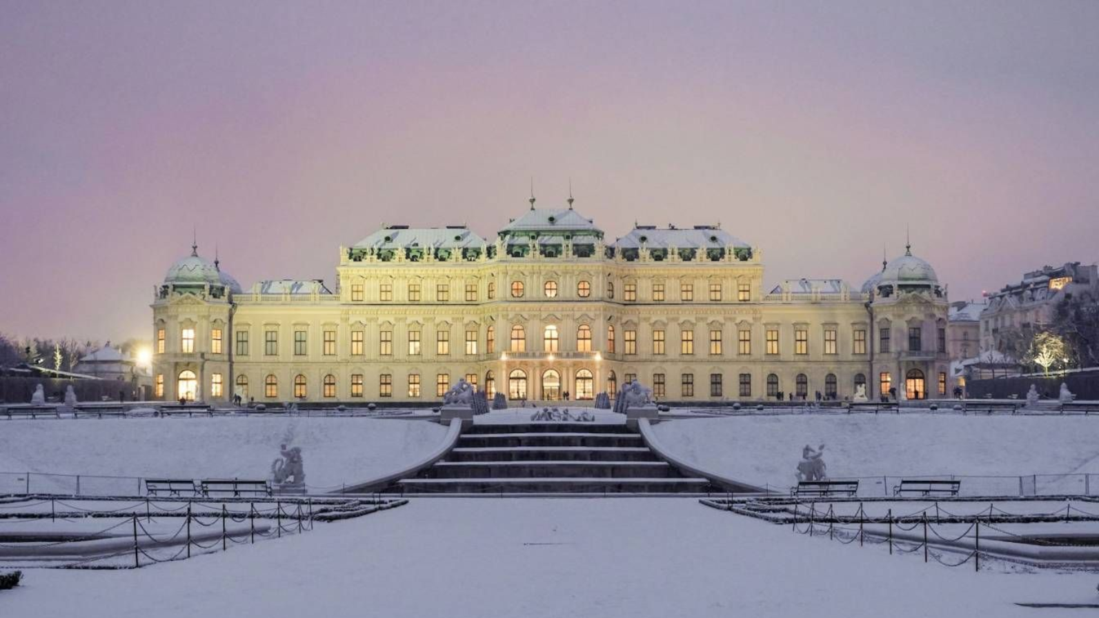 Belvedere Palace in Vienna on a snowy
January evening