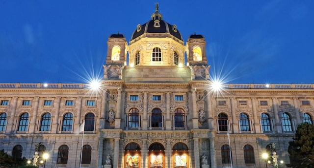Kunsthistorisches Museum Vienna illuminated at night