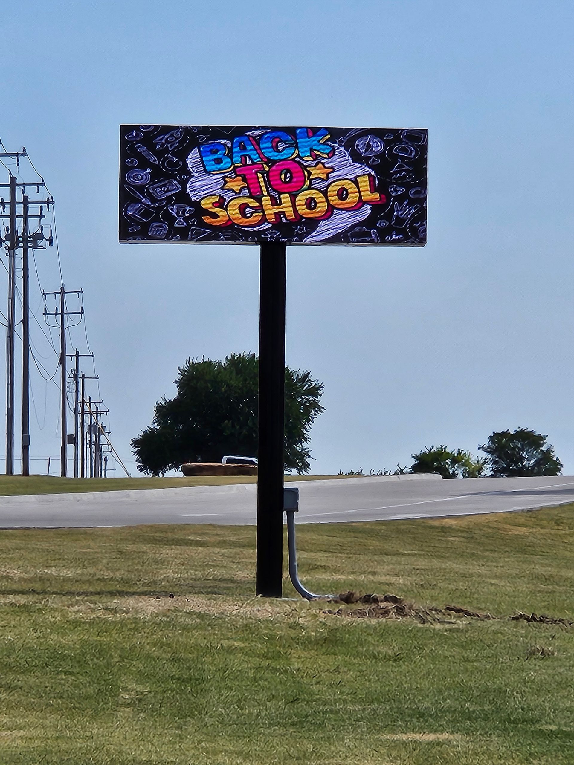 A sign that says back to school on it