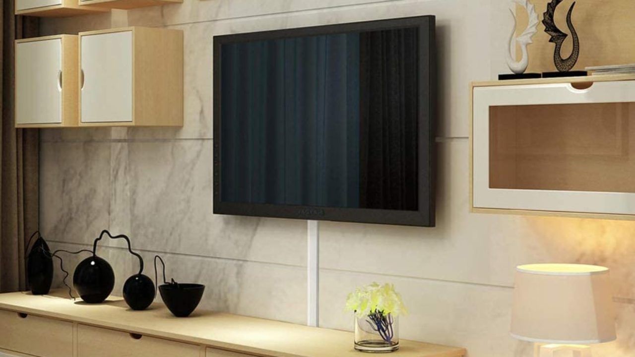 A living room with a flat screen tv mounted on the wall.