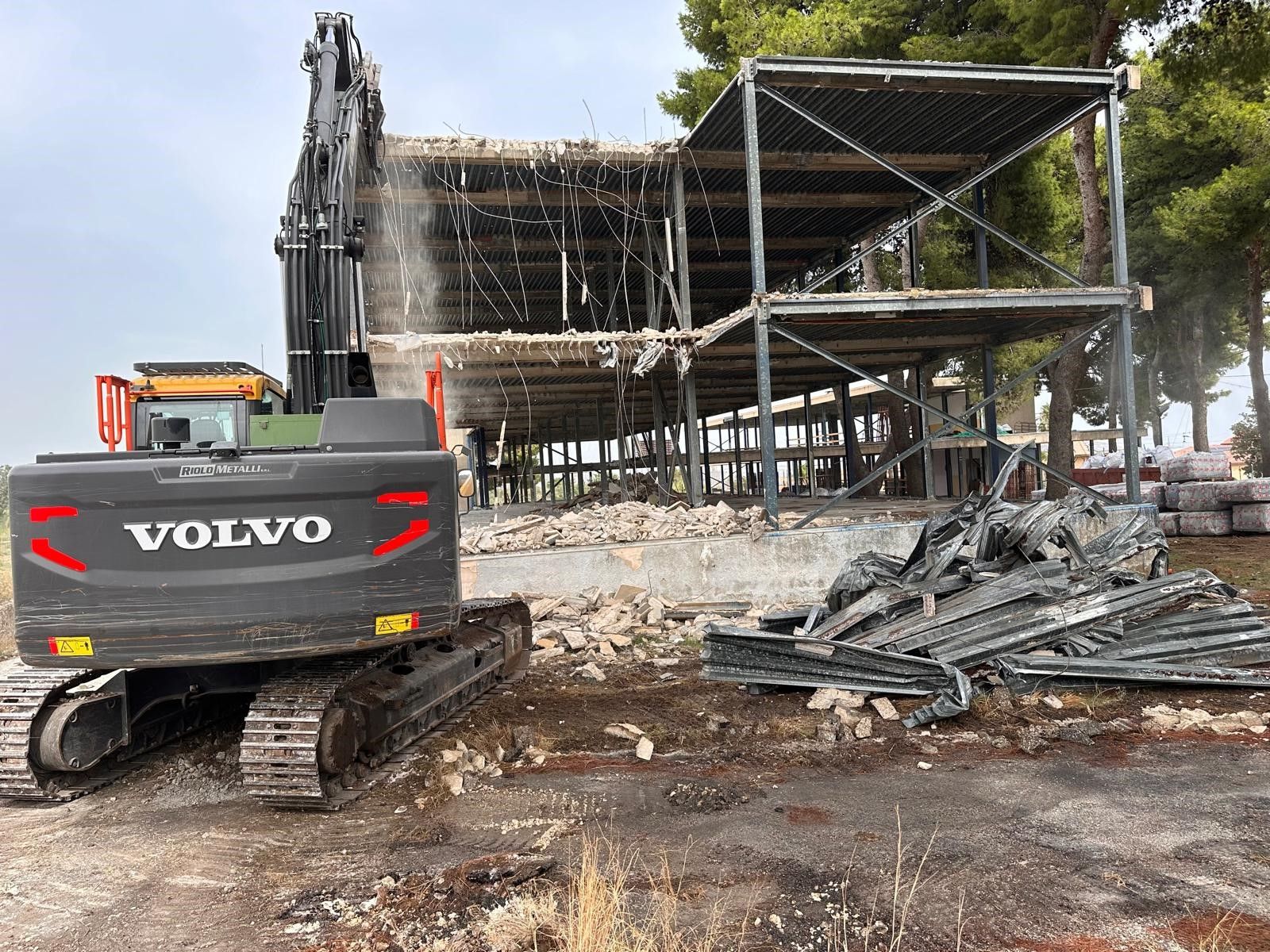 servizio di demolizione capannone industriale Riolo metalli Siracusa Sicilia