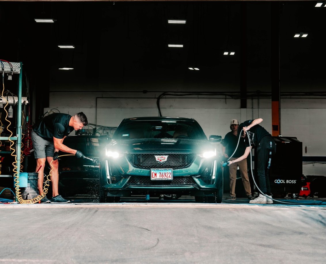 vinyl wrapping car