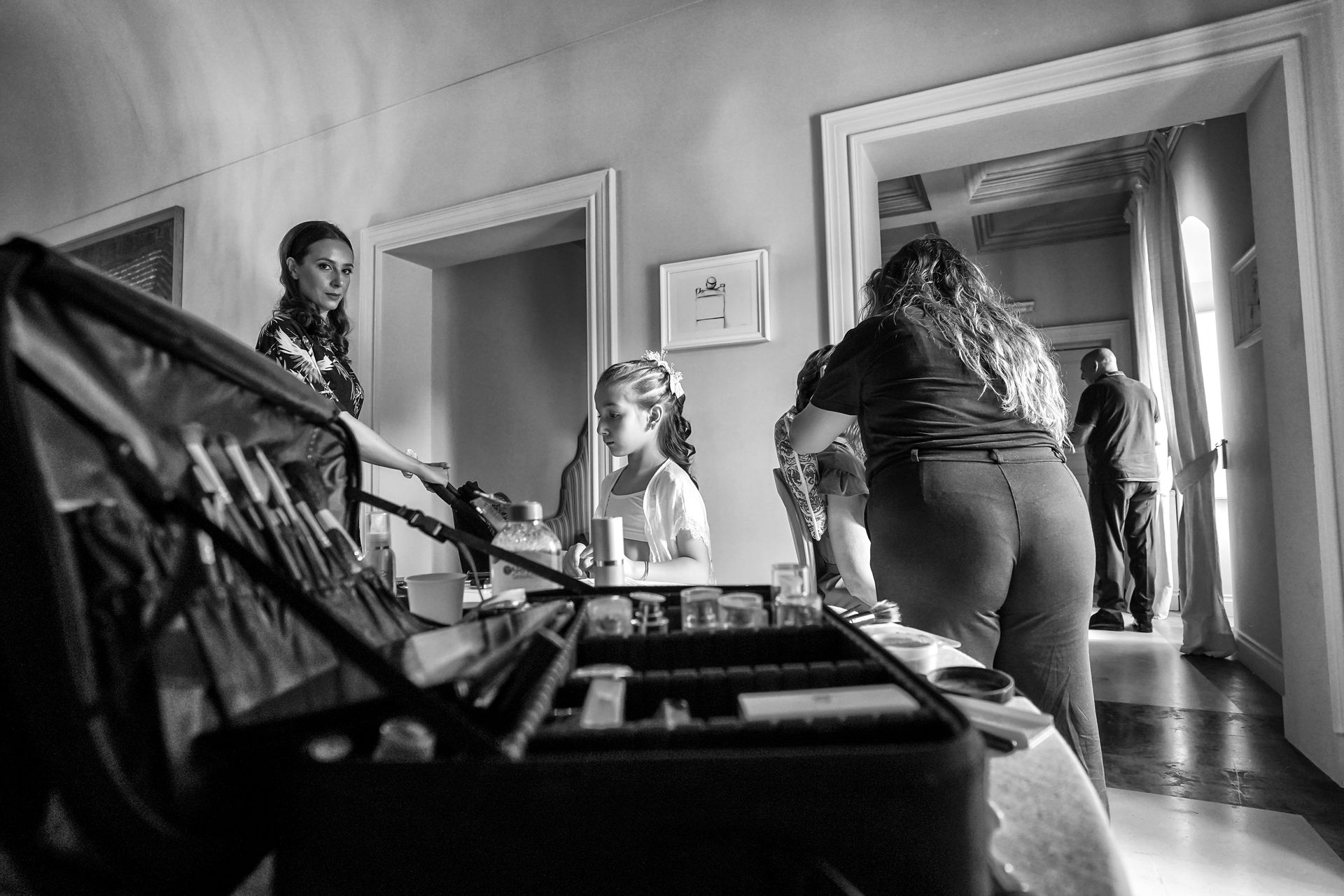 Make-up und Styling am Hochzeitstag – dokumentarische Fotografie NRW