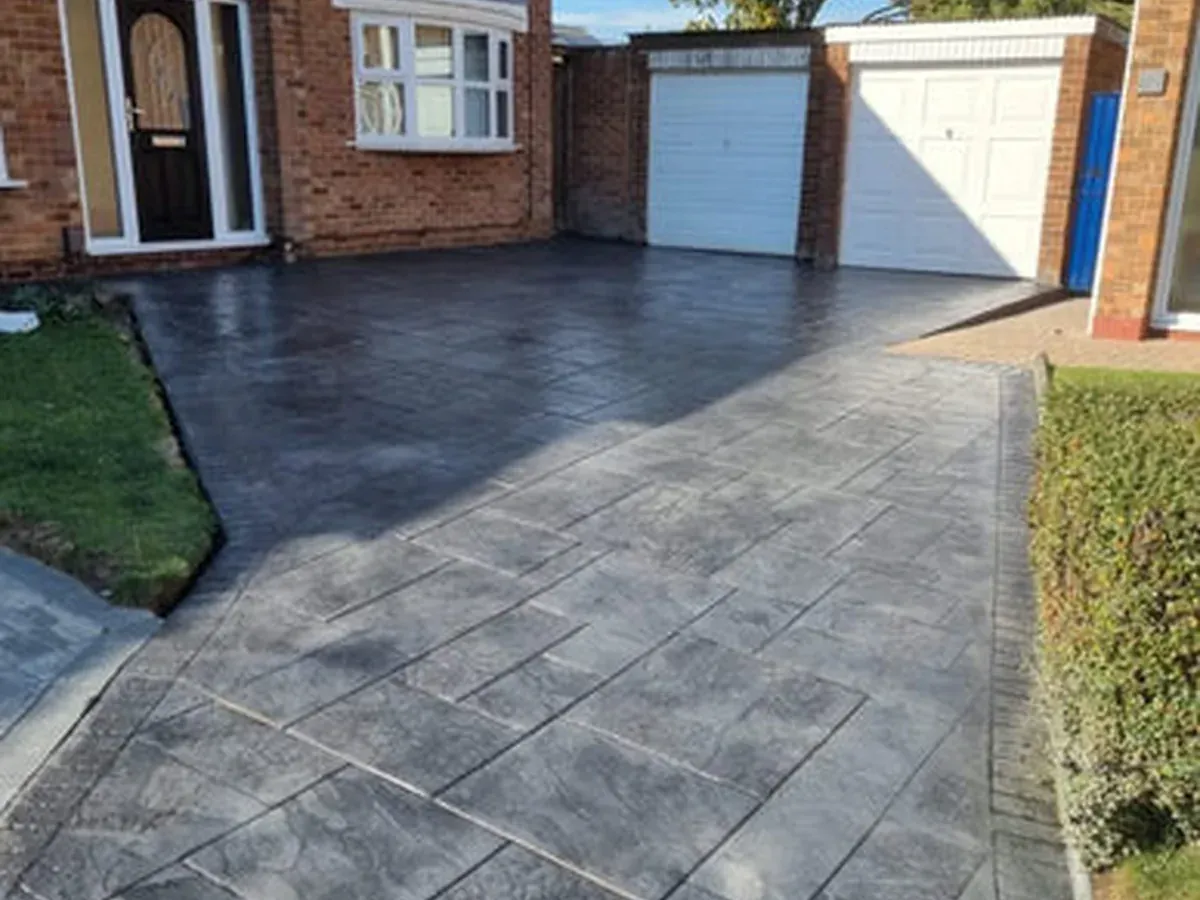 Imprinted driveway in Hull that has had the full cleaning treatment and looks like new.
