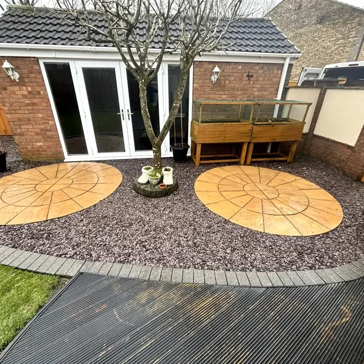 Exterior paving after cleaning looking bright and free of blackspot.