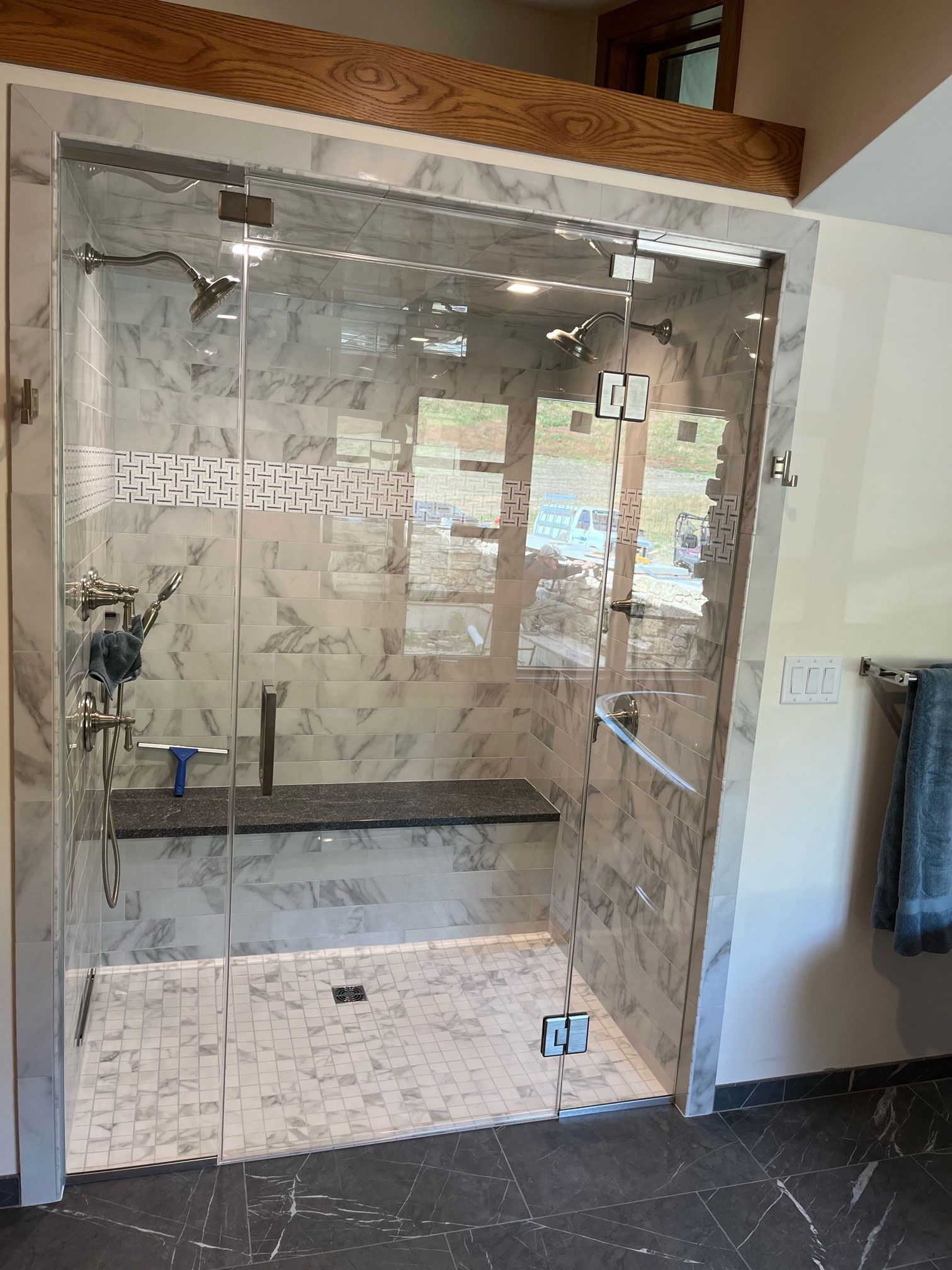 Glass Door Bath Tub — La Crosse, WI — Glass Interiors & Steel