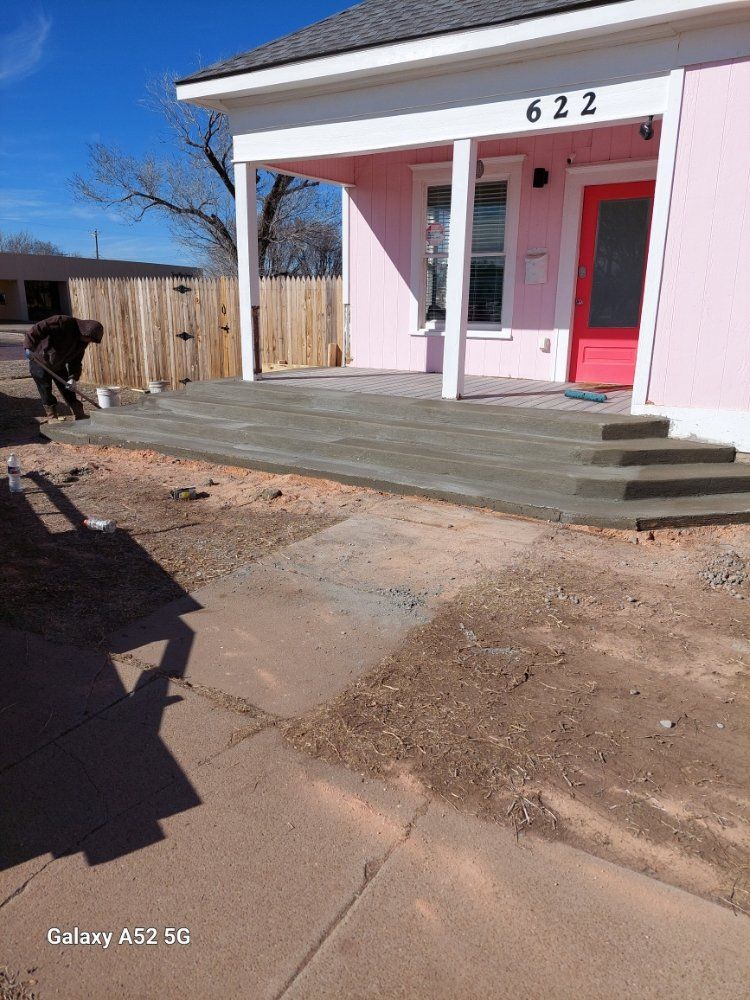 Small pink house porch with steps and red door, number 622 above the entrance.